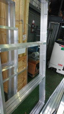 アルミ角を溶接して作る枠のための連結穴